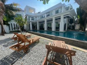 premium pool villas pattaya