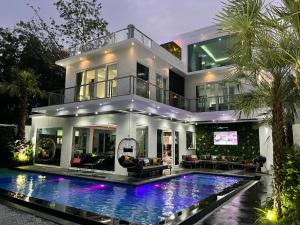 premium pool villas pattaya