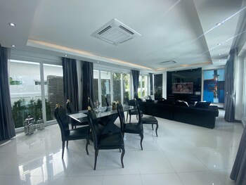 premium pool villas pattaya