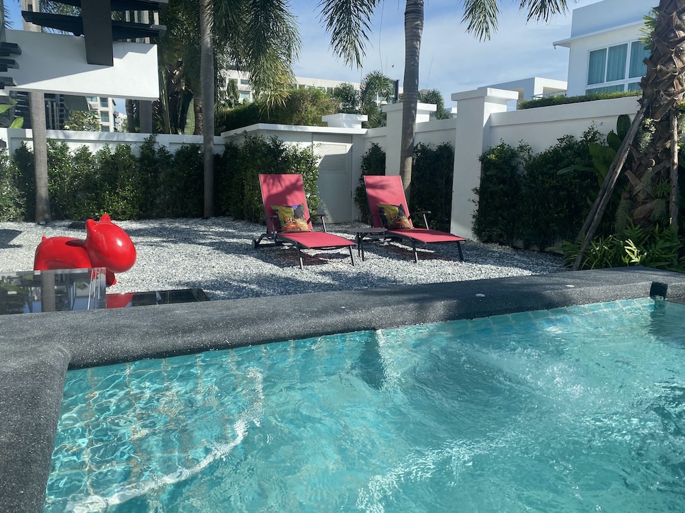 premium pool villas pattaya