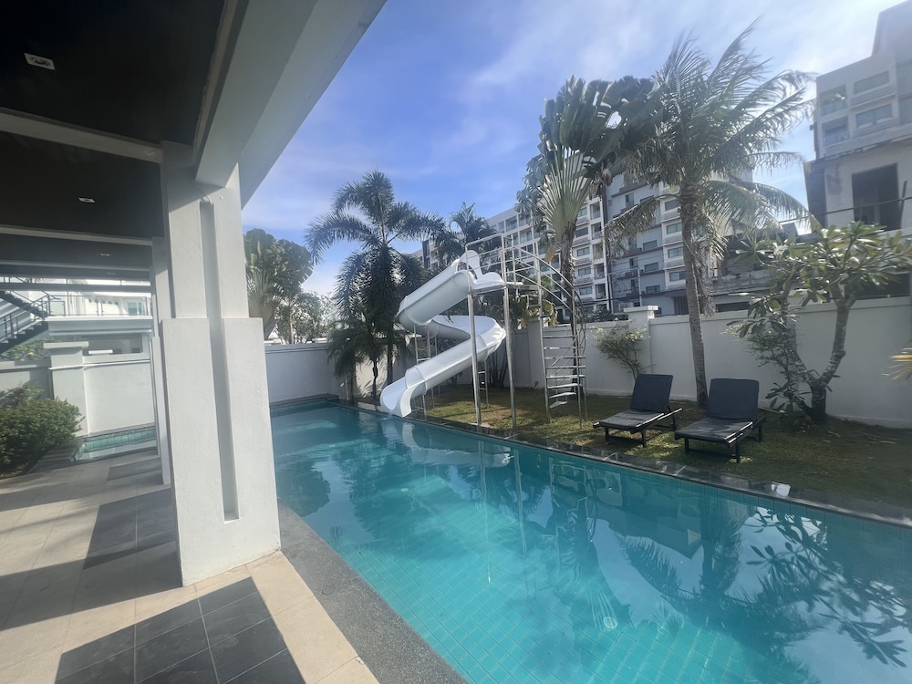 premium pool villas pattaya