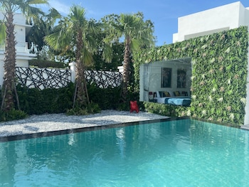 premium pool villas pattaya