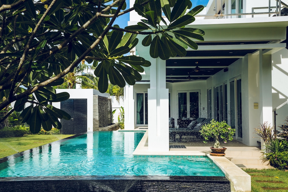 premium pool villas pattaya