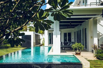 premium pool villas pattaya