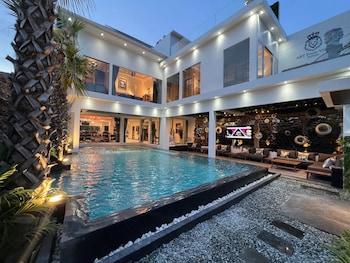 premium pool villas pattaya