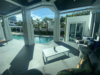 premium pool villas pattaya