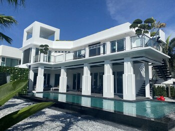 premium pool villas pattaya