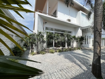 premium pool villas pattaya