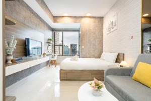 infinity pool signature saigon rivergate