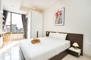 infinity pool signature saigon rivergate