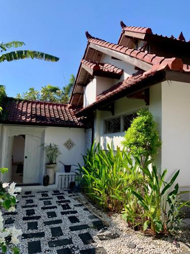 happy together by villa kresna