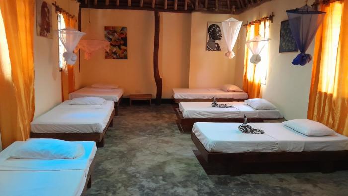 ushongo beach bandas