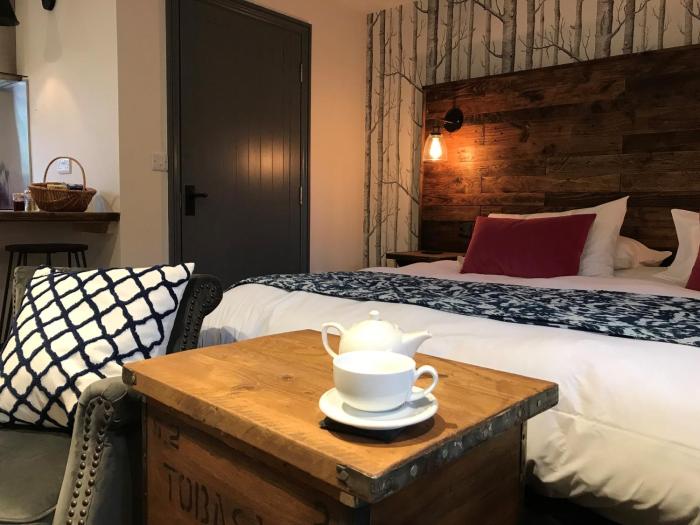 the crown hutton le hole