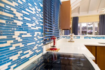richmond villa rental management