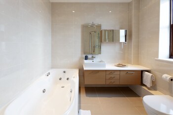 hampden apartments the henry