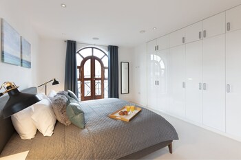 hampden apartments the henry