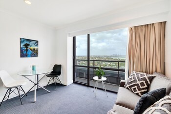 sea city views takapuna studio w carpark