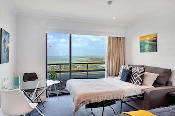 sea city views takapuna studio w carpark