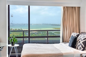sea city views takapuna studio w carpark