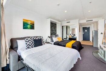 sea city views takapuna studio w carpark