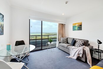 sea city views takapuna studio w carpark