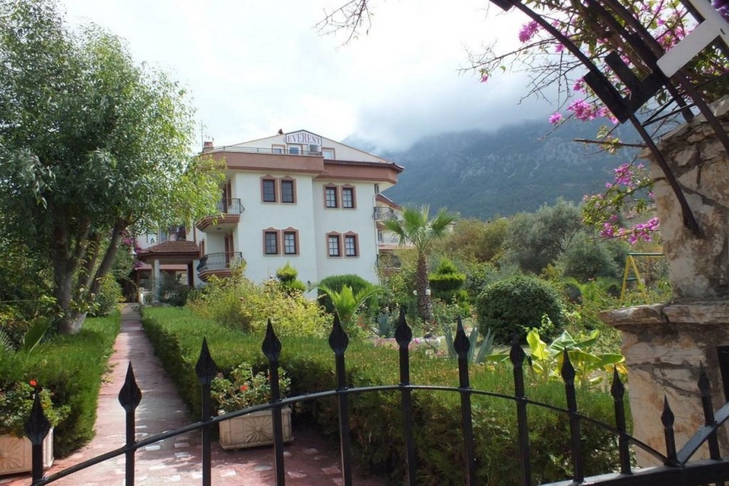 everest apart hotel