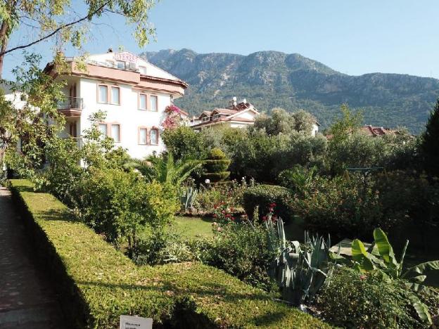 everest apart hotel