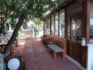 everest apart hotel