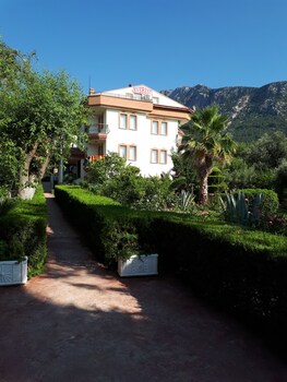 everest apart hotel