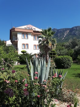 everest apart hotel