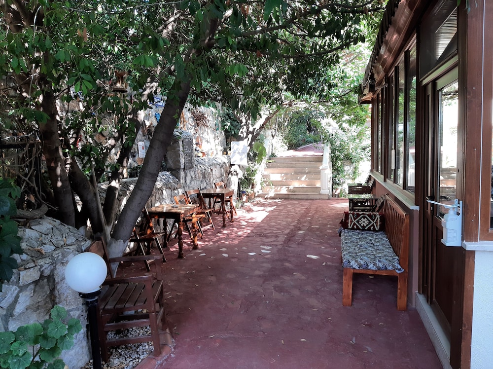 everest apart hotel