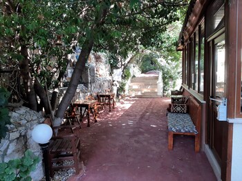 everest apart hotel