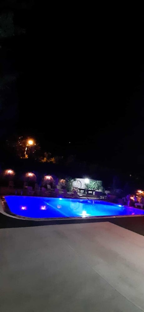 everest apart hotel