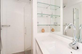 sea view luxury w balcony hayarkon 78