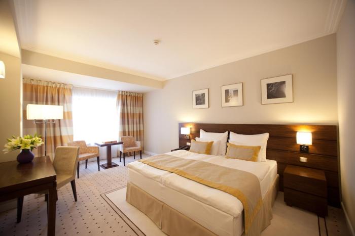 capital plaza hotel