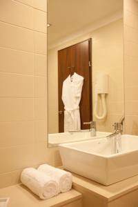 capital plaza hotel