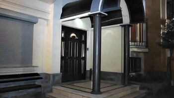 villa courtyard