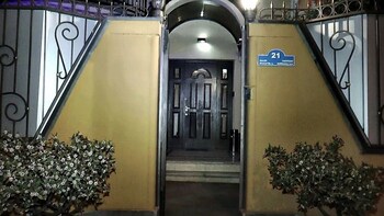 villa courtyard