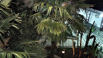 villa courtyard