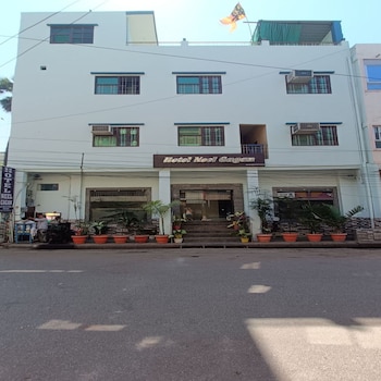 Hotel Neel Gagan,Dandupur,4 star