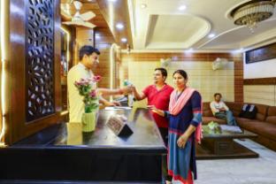 hotel vinayak banganga road katra