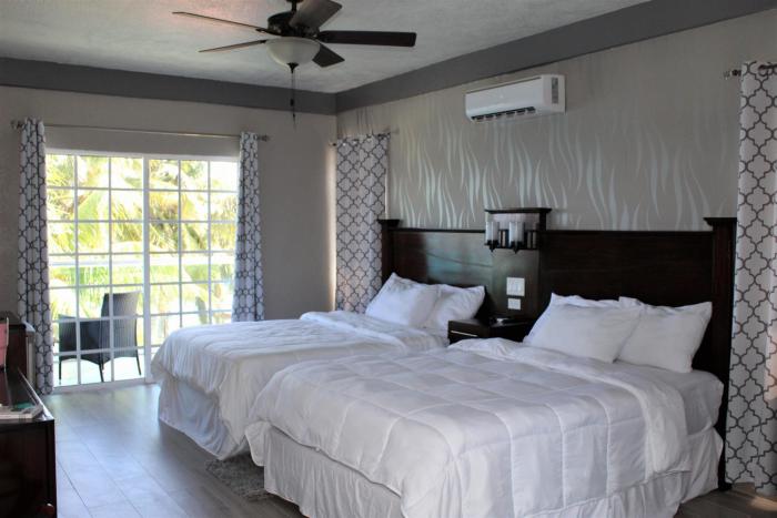 barefoot caye caulker hotel