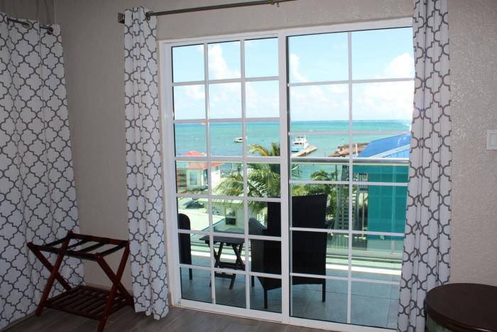 barefoot caye caulker hotel
