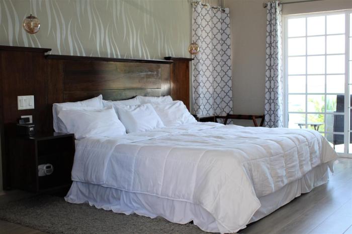 barefoot caye caulker hotel