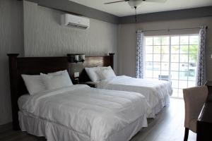 barefoot caye caulker hotel