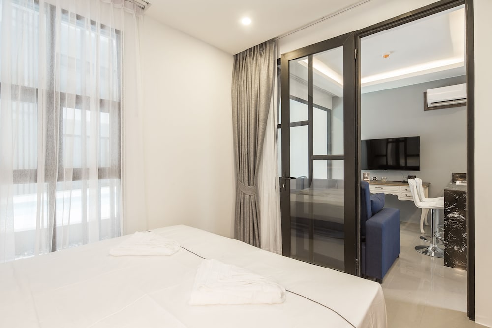 palmyrah surin beach residence