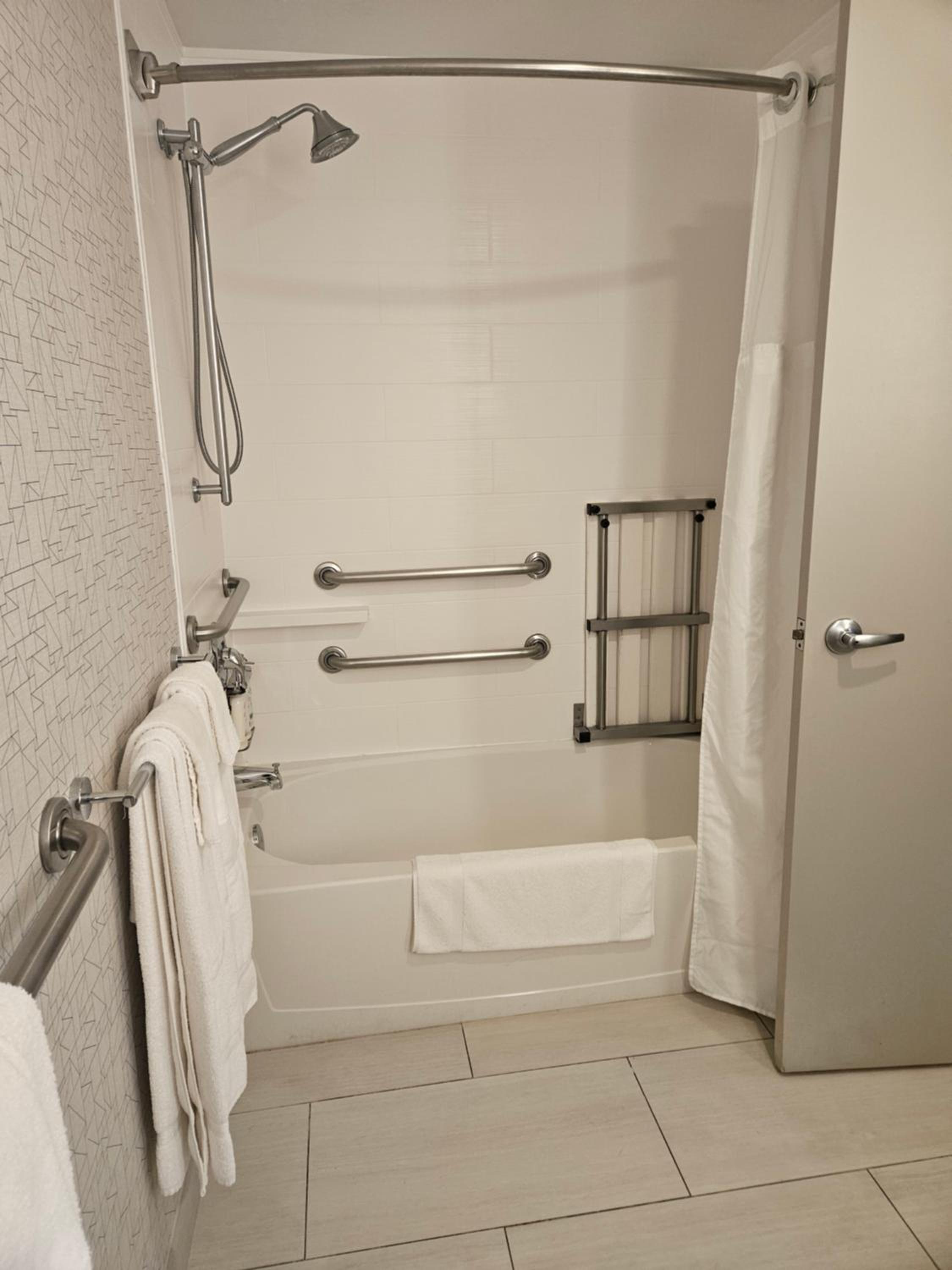 holiday inn express and suites burlington by ihg