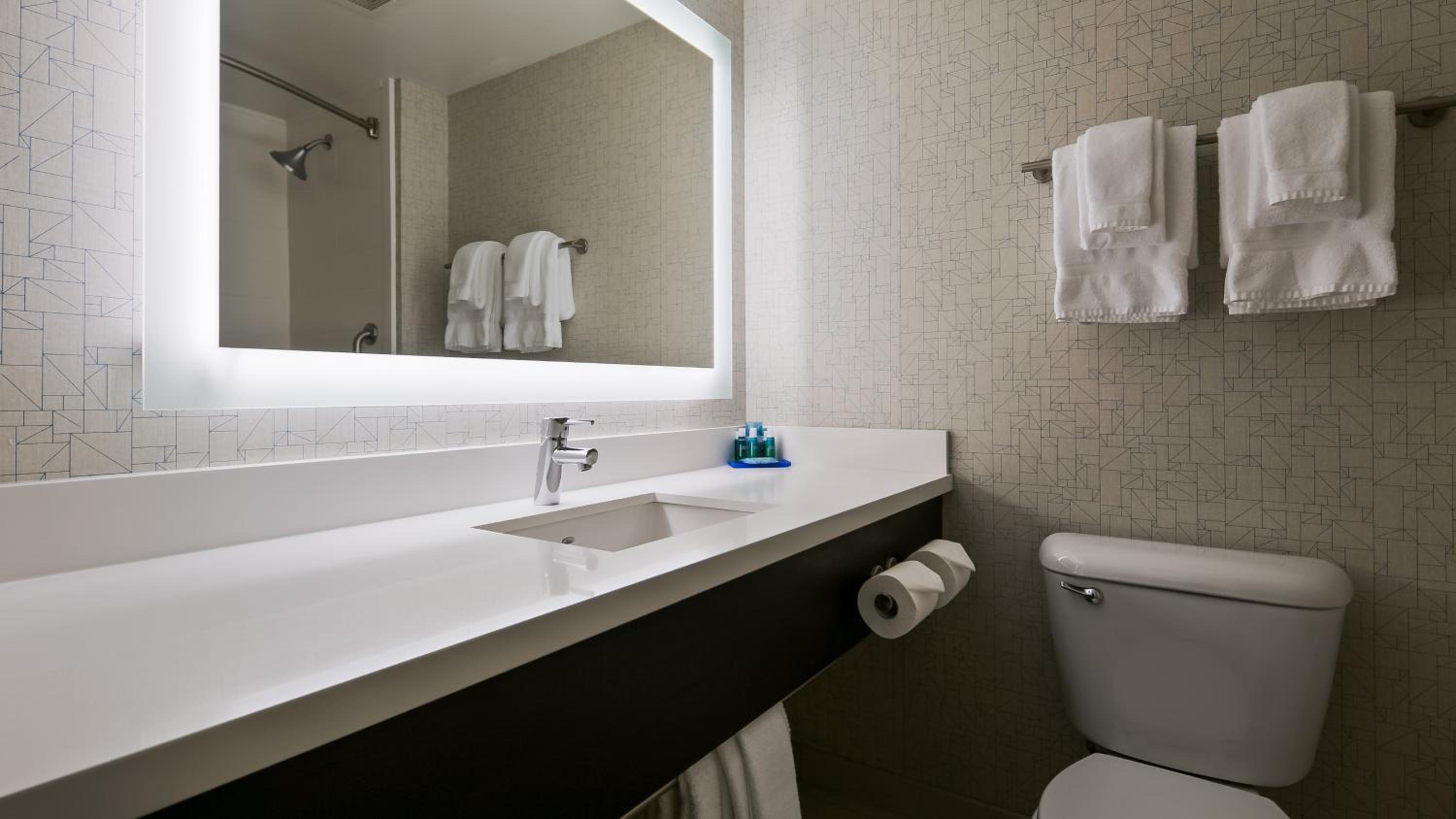 holiday inn express and suites burlington by ihg