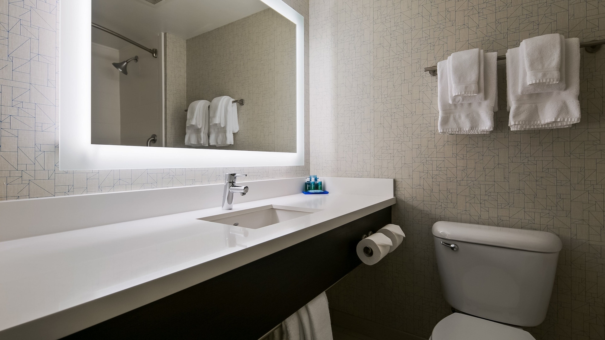 holiday inn express and suites burlington by ihg