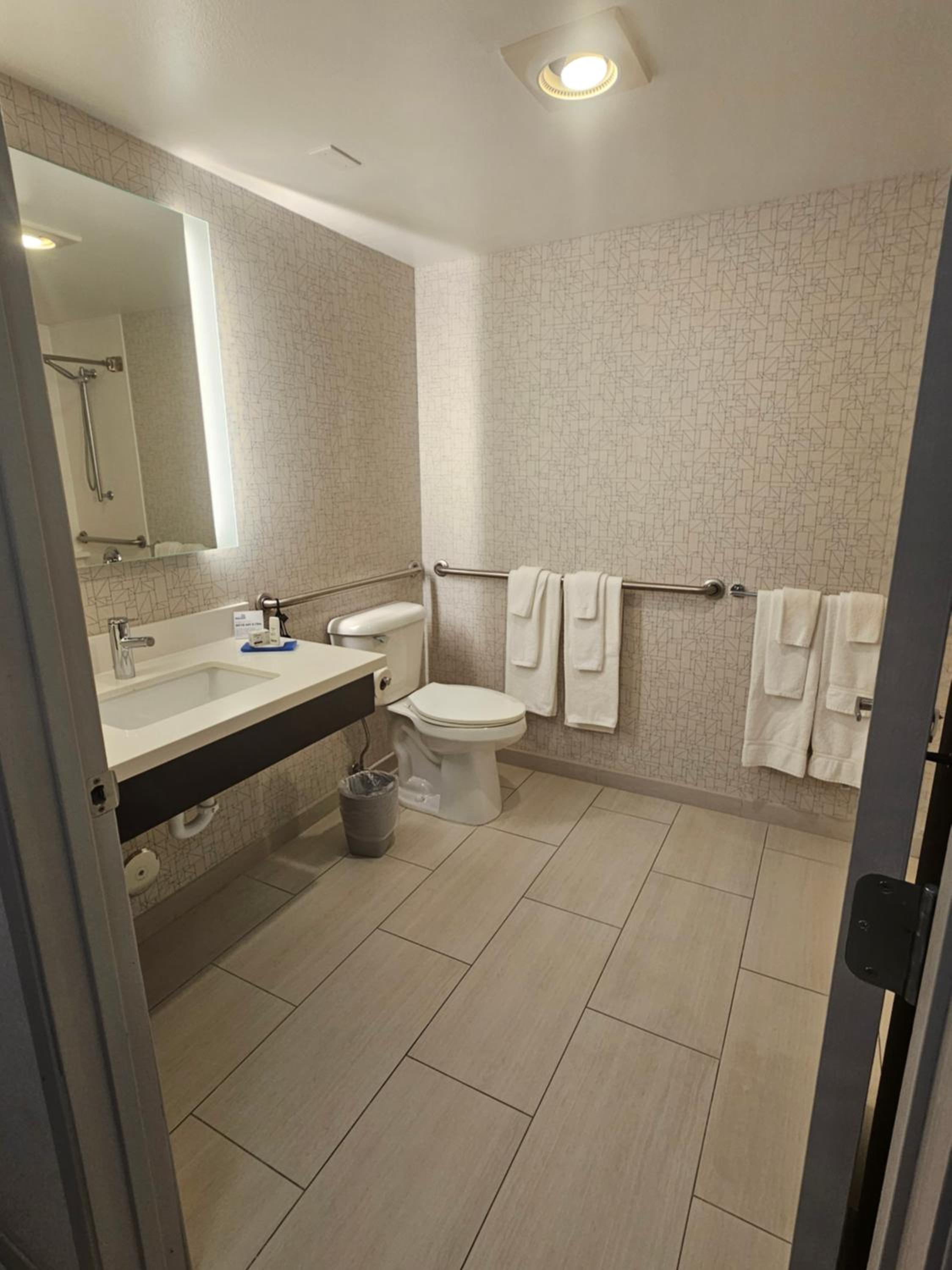 holiday inn express and suites burlington by ihg